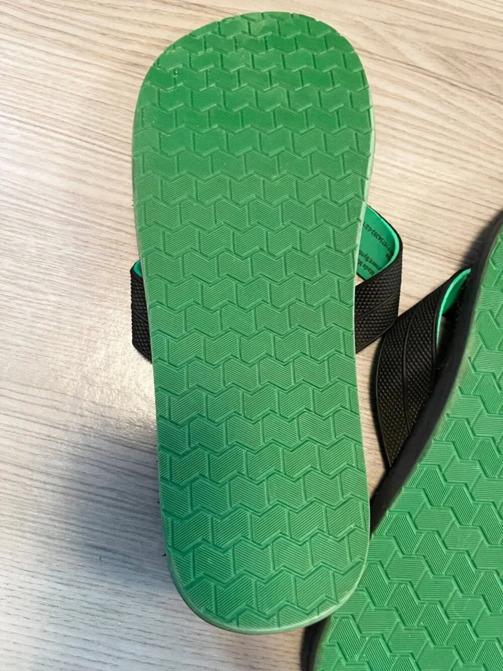 Men's Flip Flop Sandals Black Green Size 11-12 Lightweight Beach Pool Casual